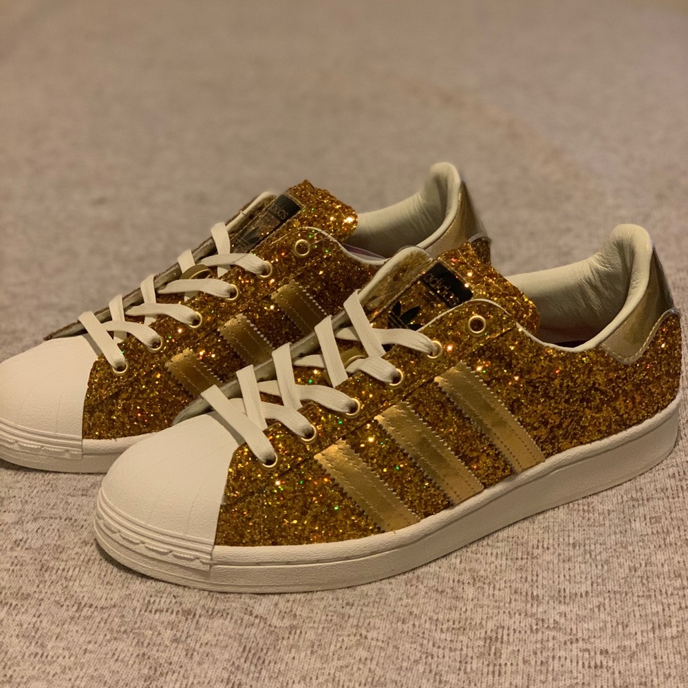 24K gold Superstar Shoes - Picture 2 of 3